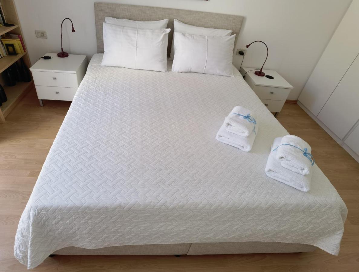 Aria Deluxe Superior 5 Star Apartment, Your Piece Of Heaven By The Sea & Park, With Sea & Park View Novigrad  Exterior photo